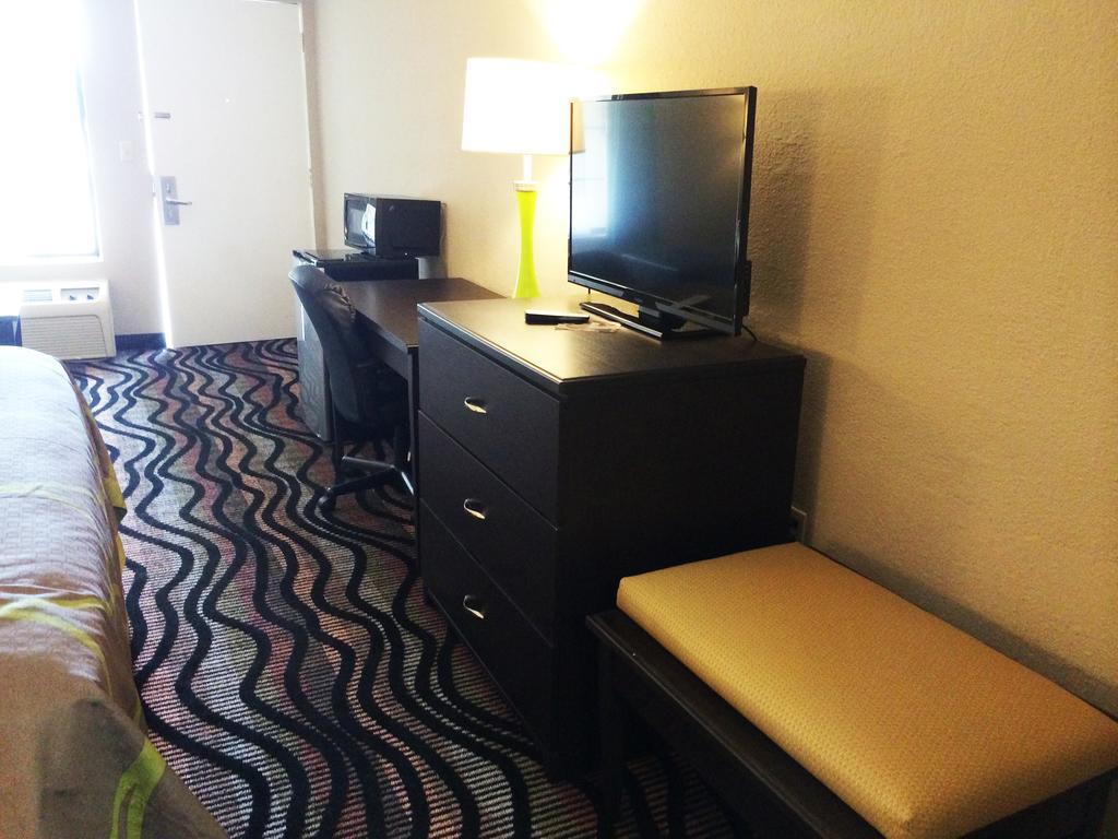Super 8 By Wyndham Lakeland Ngoại thất bức ảnh